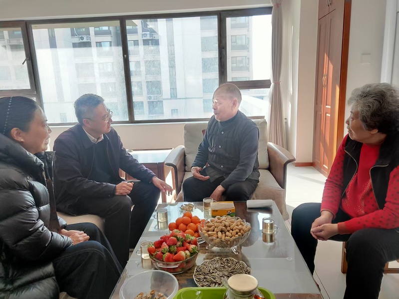 3局领导走访慰问离退休老干部.jpg