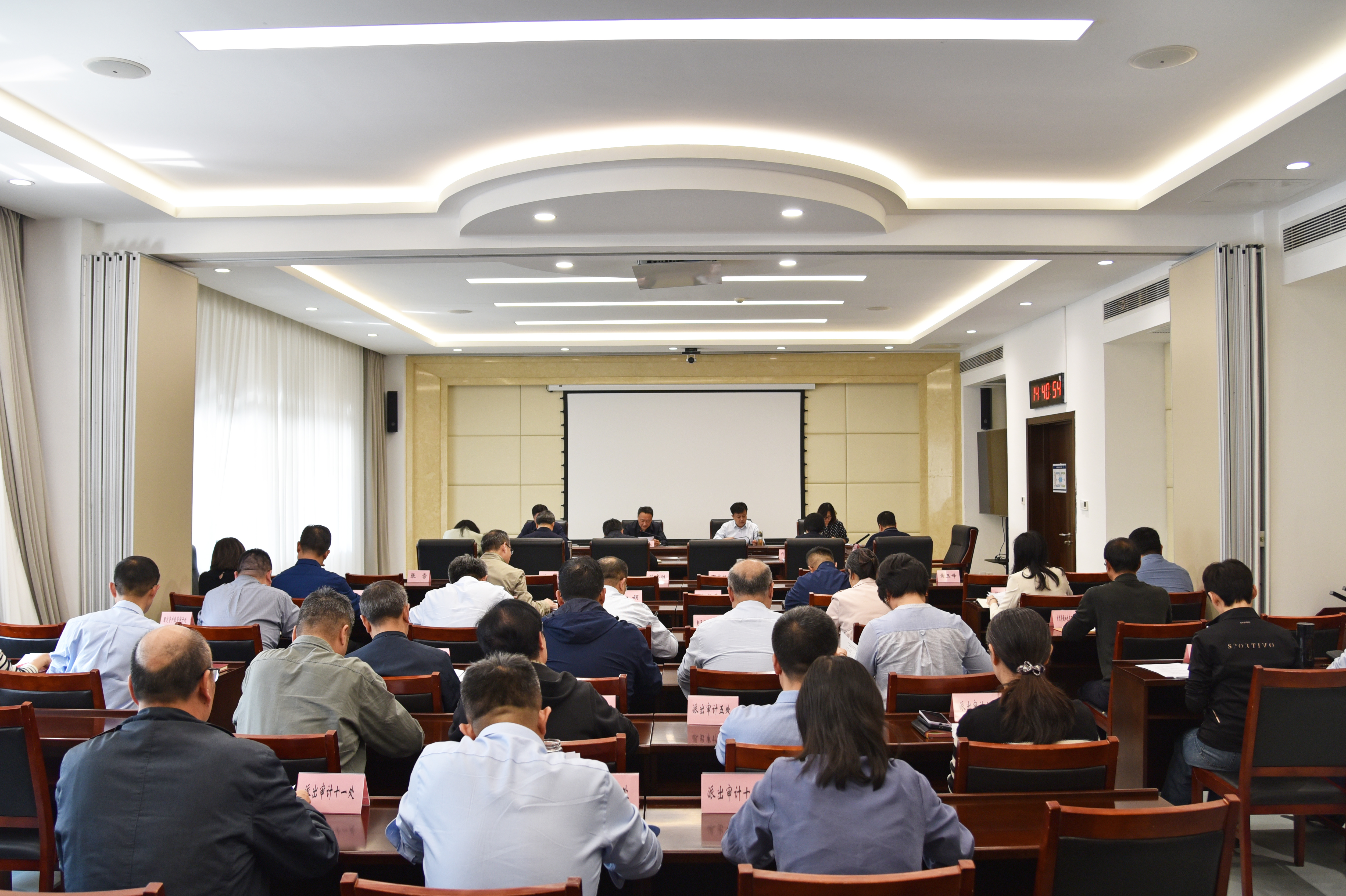 市审计局党组理论学习中心组举行集体学习