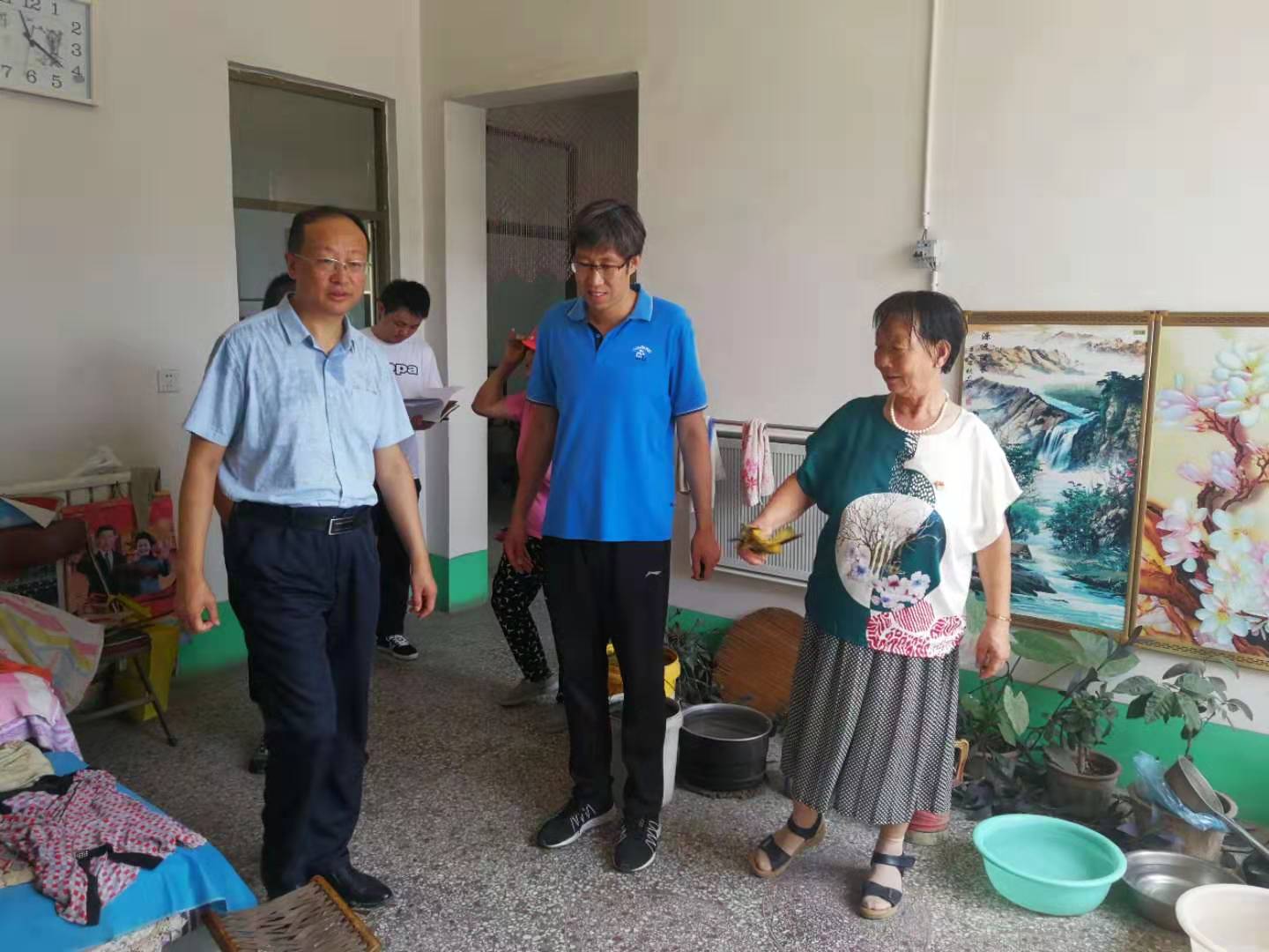 近日,市审计局党组成员,副局长张传堂带领清洁取暖项目审计组人员不畏